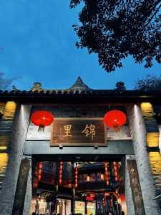 锦里和宽窄巷子哪个好玩，宽窄巷和锦里是一个地方吗
