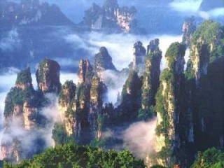 张家界有啥好玩的地方，张家界有什么必玩的景点？
