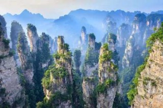 中国前十景点图片，中国前十景点图片名字和简介英文翻译？