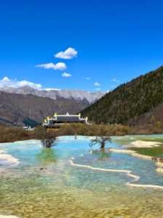 四川黄龙景区海拔多少？四川黄龙景区海拔多少官方？