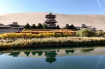 敦煌旅游最佳时间？敦煌旅游最佳时间月牙泉图片？