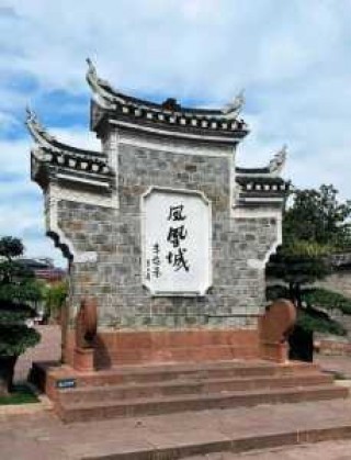 凤凰古城值得一去吗？凤凰古城必须去的景区？