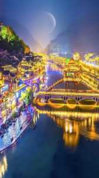 凤凰古城在哪个城市，凤凰古城在哪个城市哪个省份？