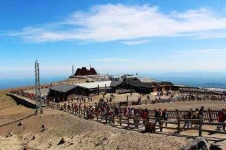 长白山旅游跟团多少钱，长白山旅游跟团多少钱4天？