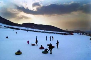 滑雪场夏天开放吗，滑雪场夏天开放吗英语
