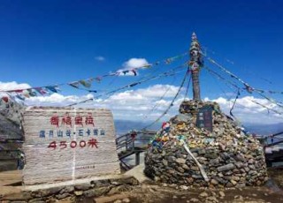 迪庆香格里拉旅游攻略？迪庆香格里拉旅游攻略景点大全图片？