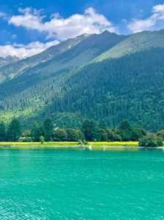 巴松措风景区简介？巴松措风景区简介门票费用老人优惠吗？