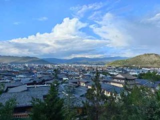 迪庆香格里拉旅游攻略？迪庆香格里拉旅游攻略景点大全图片？