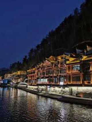 湖南凤凰古城旅游攻略自由行，湖南凤凰古城具体位置？