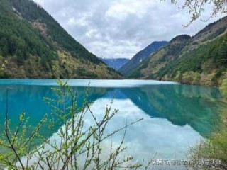 九寨沟特点简介，九寨沟特点介绍？