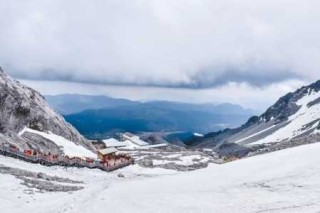 玉龙雪山景区介绍，玉龙雪山景区介绍标识牌？
