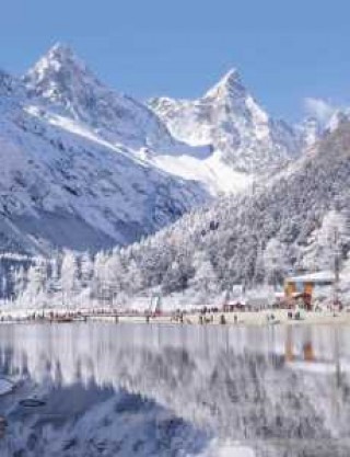 毕棚沟旅游攻略自驾游，毕棚沟旅游攻略自驾游及住宿？