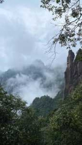 三清山天气预报，三清山天气预报15天准确一览表图片大全？