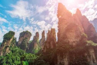 湖南旅游攻略必去景点推荐？湖南 旅游攻略？