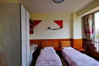 附近宾馆费用68元，附近的宾馆及费用100左右