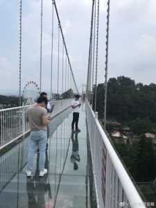 龙凤山庄玻璃桥,龙凤山庄玻璃桥作文? 第2张 龙凤山庄玻璃桥,龙凤山庄玻璃桥作文? 第2张